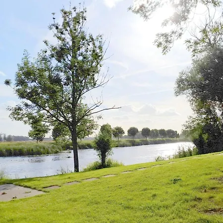 Vakantiehuis Picturesque In Drimmelen With Garden